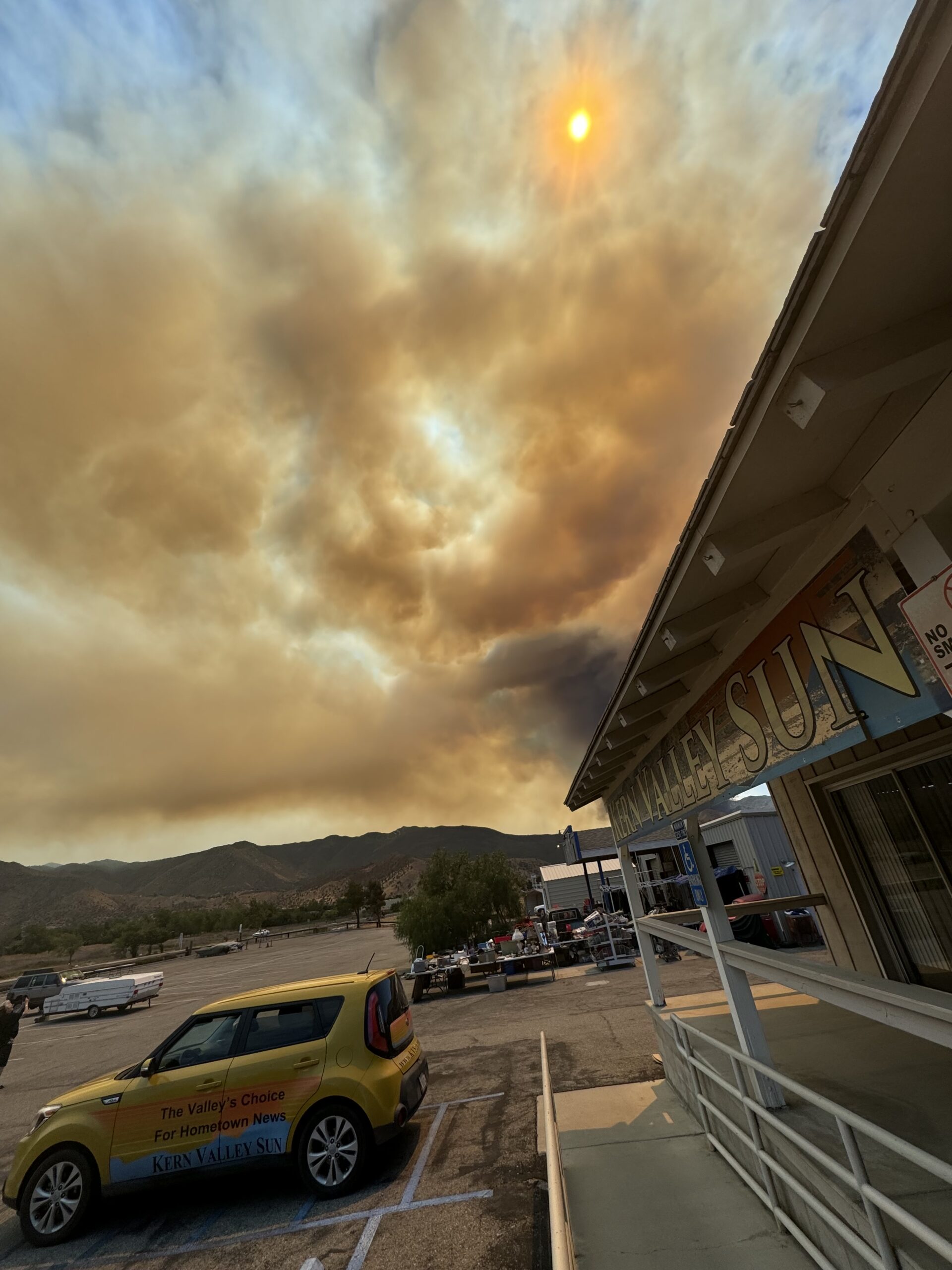 Borel fire threatens Bodfish, Lake Isabella